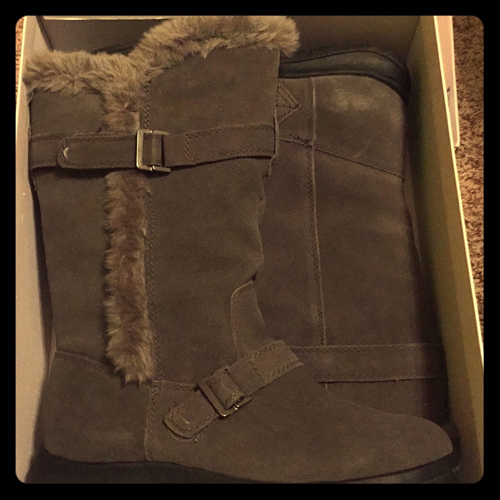 BRAND NEW (Still in box) White Mountain Gray Boots